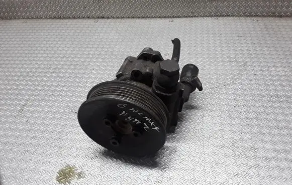 Volkswagen Golf III Power steering pump 7M0145157
