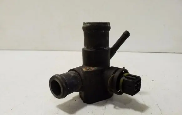 Volkswagen Golf III Engine coolant pipe/hose 028121133B
