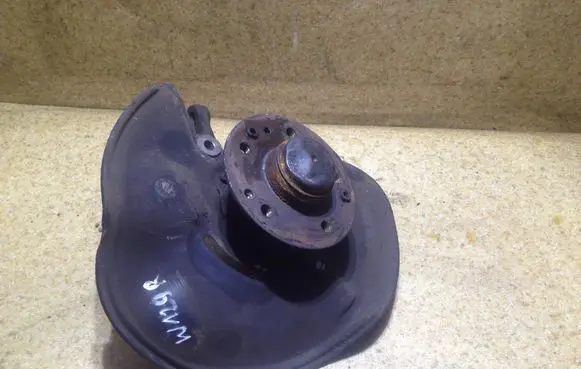 Mercedes-Benz SL R129 Front wheel hub