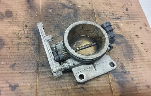 Renault Laguna I Throttle valve 72797000 7700875435