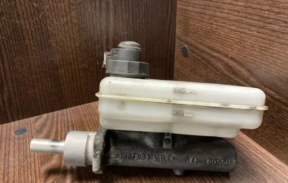 Iveco Daily 4th gen Master brake cylinder 21027999
