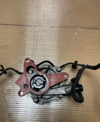 Nissan Qashqai Vacuum pump 146503760R