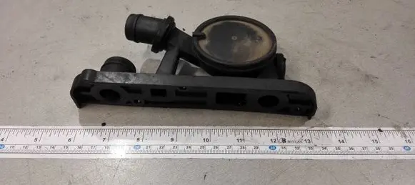 Volkswagen PASSAT B6 Breather valve 06F129101D