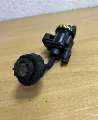 Mercedes-Benz C W203 Engine mount vacuum valve A0005450427 D7097
