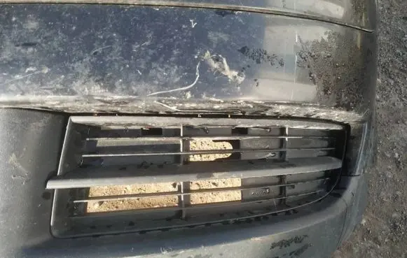 Volkswagen Touran I Front bumper lower grill