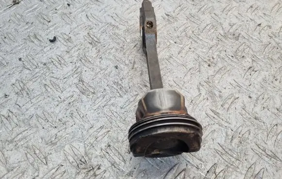 Ford Fiesta Piston with connecting rod 0725A2330CV RFCM5G6205EC