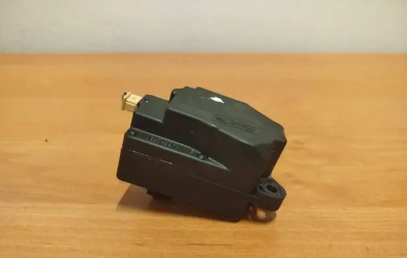 Volvo C30 Air flap motor/actuator 4N5H19E616 6652A A100410