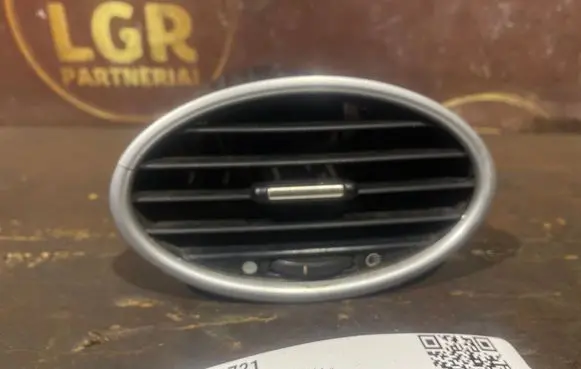 Ford Focus Dash center air vent grill 6N41A014L21DA39PA