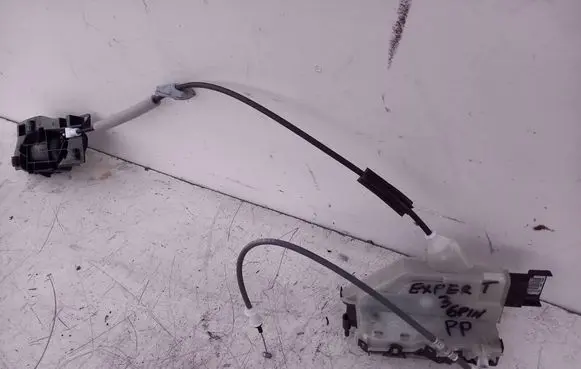 Peugeot Expert Front door lock PSA084140