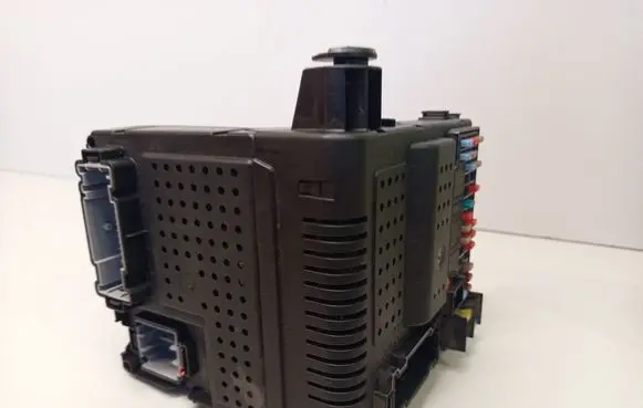 Volvo V70 Fuse module 30728542