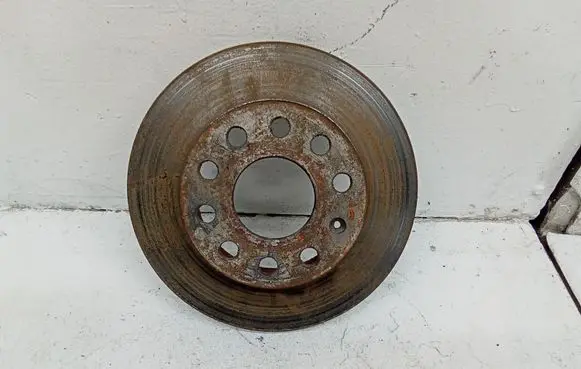 Volkswagen Golf V Rear brake disc