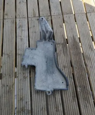 Toyota Avensis T270 Center/middle under tray cover 5762705010