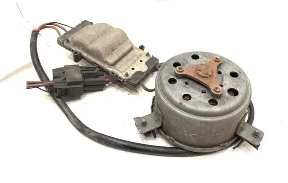 BMW 3 E92 E93 Fan control module 7561711