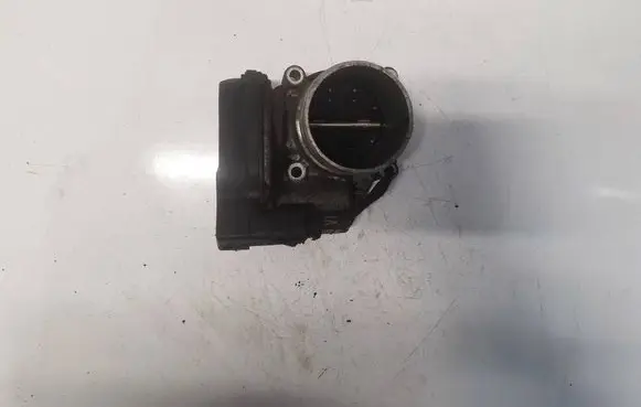 Volkswagen PASSAT CC Throttle valve 06F133062J