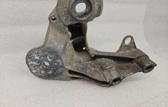 Audi A6 S6 C6 4F Engine mounting bracket 4F0199351AG