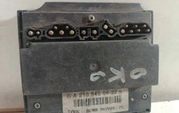Mercedes-Benz E W210 Coolant fan relay A2105450432