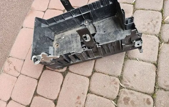 Opel Zafira C Battery box tray 13354420