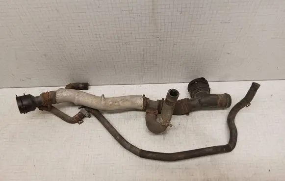 Volkswagen PASSAT B6 Engine coolant pipe/hose