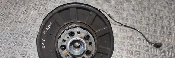 Mercedes-Benz CLS C218 X218 Rear wheel hub spindle/knuckle 