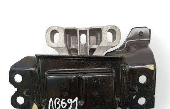 Engine mount bracket