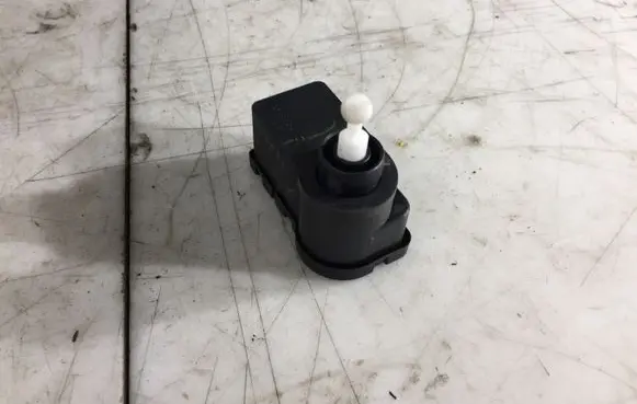 Headlight level adjustment motor