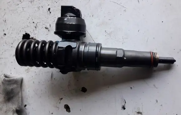 Audi A4 S4 B6 8E 8H Fuel injector 038130073BP