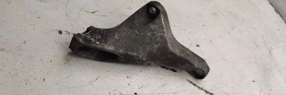 Audi A4 S4 B7 8E 8H Engine mounting bracket 8e0199307S