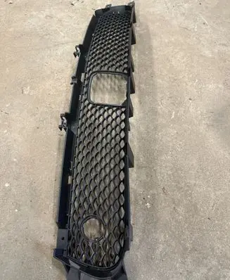 Jeep Grand Cherokee Front bumper lower grill