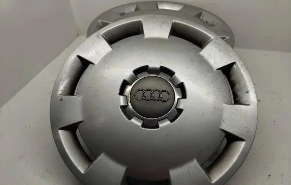 Audi A3 S3 8L R15 wheel hub/cap/trim 8E0601147A