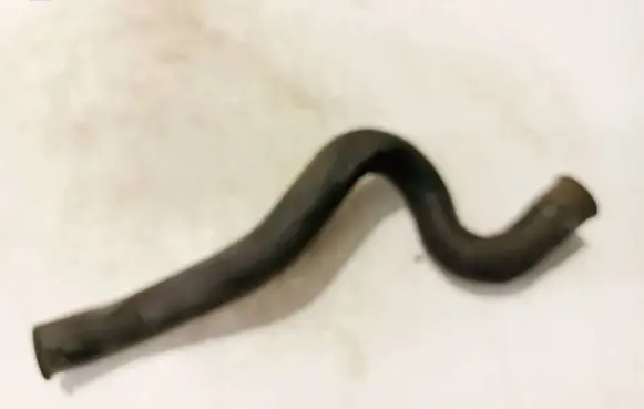 Engine coolant pipe/hose
