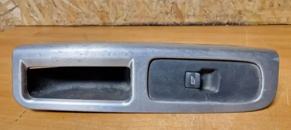 Volvo V50 Electric window control switch 8679669