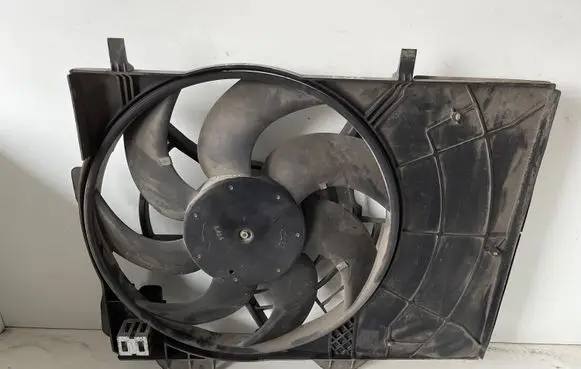 Peugeot 207 CC Radiator cooling fan shroud