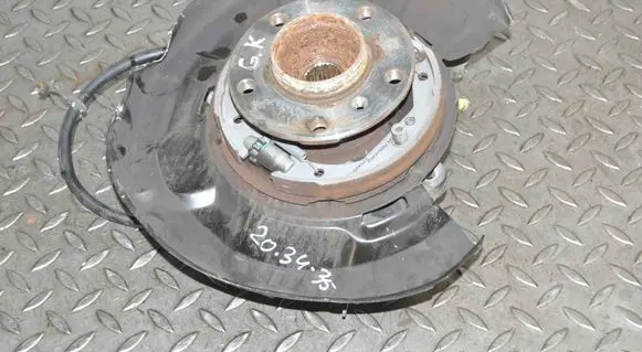 Rear wheel hub