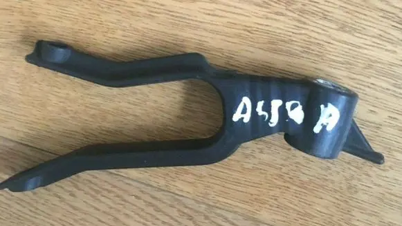 Opel Astra H Radiator mount bracket 13162131