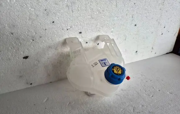 Fiat Grande Punto Coolant expansion tank/reservoir 55700508 68095182AA