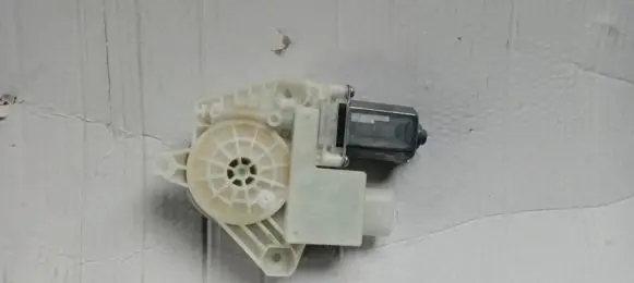 BMW X4 G02 Front door window regulator motor 7455081