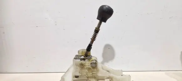 KIA Ceed Gear shifter/selector 437001h100