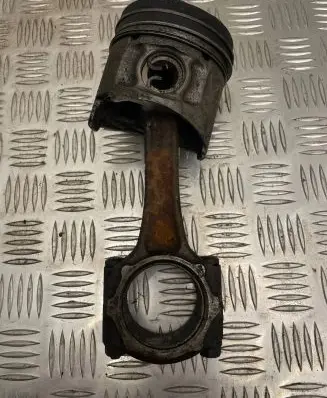 Mitsubishi Pajero Piston with connecting rod