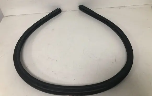 Citroen DS4 Rubber seal front coupe door window 9687956180