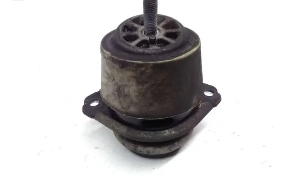 Volkswagen Touareg I Engine mount bracket 7L6199131A