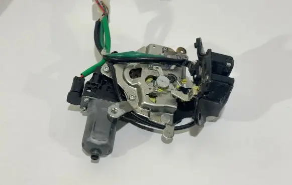 Mitsubishi Outlander Loading door lock 