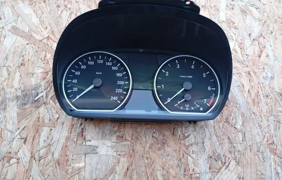 BMW 1 E81 E87 Speedometer (instrument cluster) 918703801 102493292 100260385