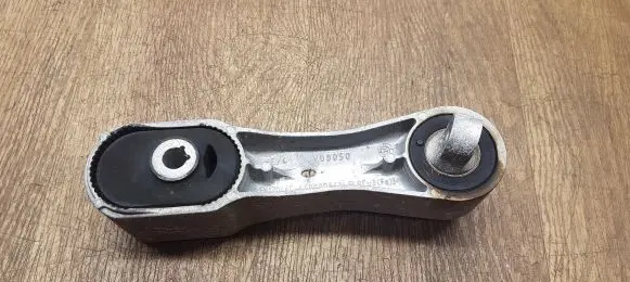 BMW 1 F40 Engine mount bracket 172768