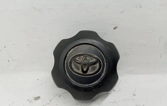 Toyota Hilux (AN10, AN20, AN30) Original wheel cap