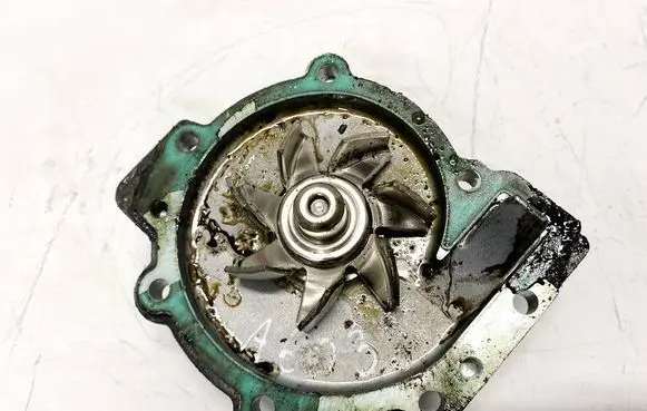 Volvo S80 Water pump 9445576