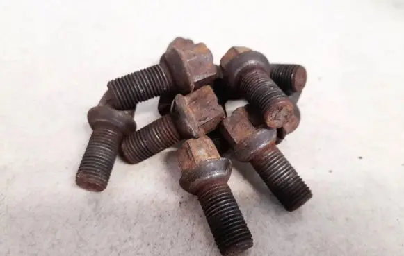Nuts/bolts