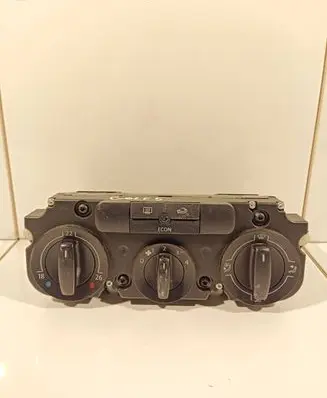 Volkswagen Golf V Interior fan control switch 00040226