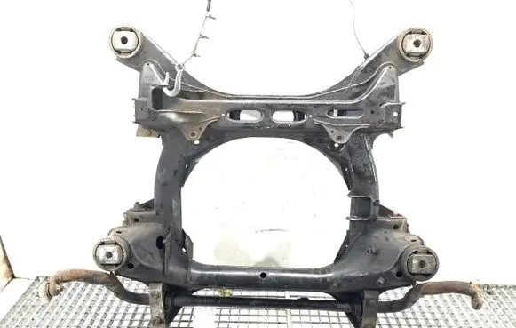 Volkswagen Touareg I Front subframe