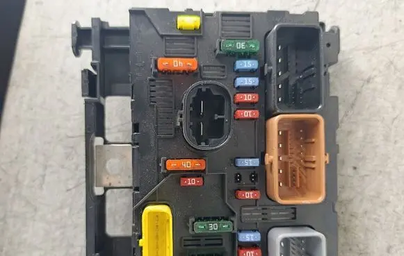 Peugeot 207 BSM Control unit 9661086980DELPHI