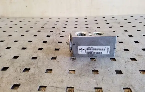 Air conditioning (A/C) expansion valve
